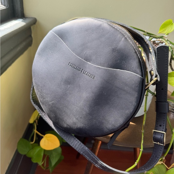 Portland Leather Handbags - Portland Leather circle bag